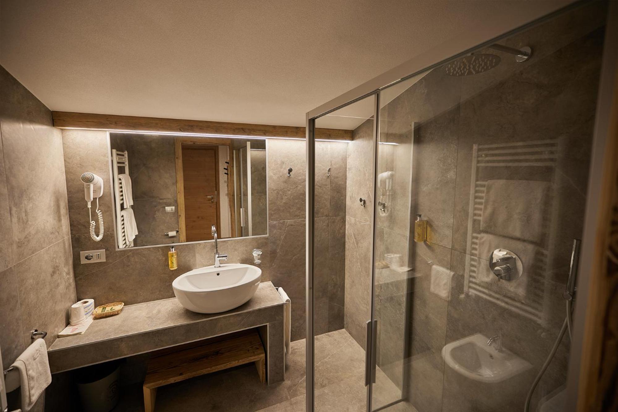 Hotel Vallechiara บอร์มิโอ ภายนอก รูปภาพ